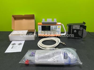 Drager Oxylog 3000 Plus Transport Ventilator with Hose Software Version 01.08 Including Power Supply,Mounting Bracket, Ventilator Circuit, 2 x Li-On Batteries and 1 x Battery Charger (Powers Up)