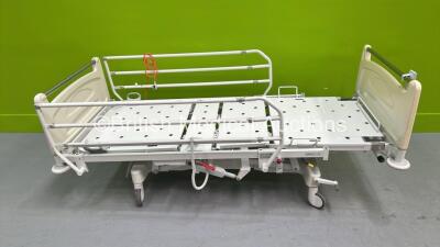 Huntleigh Contura Electric Hospital Bed with Controller (Powers Up) *S/N 643157*