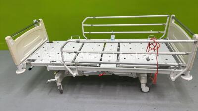 Huntleigh Contura Electric Hospital Bed with Controller (Powers Up) *S/N 643157* - 4