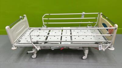 Huntleigh Contura Electric Hospital Bed with Controller (Powers Up) *S/N 001575*