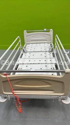 Huntleigh Contura Electric Hospital Bed with Controller (Powers Up) *S/N 001575* - 2