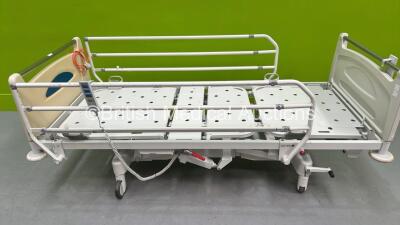 Huntleigh Contura Electric Hospital Bed with Controller (Powers Up) *S/N 001575* - 3