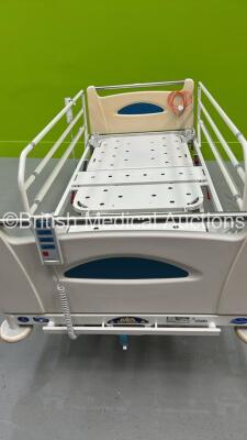 Huntleigh Contura Electric Hospital Bed with Controller (Powers Up) *S/N 001575* - 4