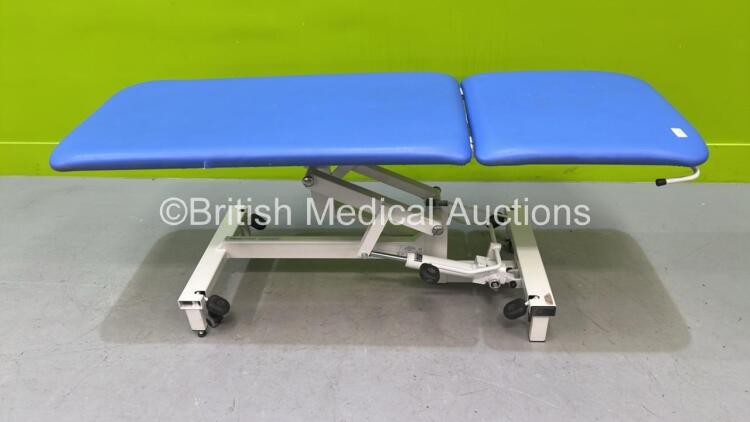 Plinth 2000 Hydraulic Patient Examination Couch - Missing 1 x Wheel (Hydraulics Tested Working - Rips to Cushions) *S/N 502HX22121707A*