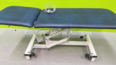 Plinth 2000 Electric Patient Couch with Controller (Powers Up) *S/N 502EM1308881* - 4