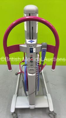 Arjo Opera Electric Patient Hoist with 2 x Batteries and 1 x Controller (Powers Up) *S/N GB 4704 78722 T* **York** - 2