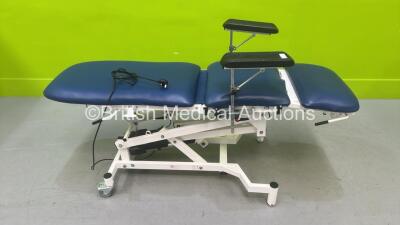 Sidhil Electric Patient Couch with Controller and Stirrups (Powers Up) *00703654/2*