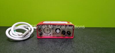 Smiths Medical ParaPAC Plus 310 Transport Ventilator MR Conditional *Mfd 2016* (Cracked Case - See Photos) with 1 x Hose and 1 x Lithium Battery *SN 1605147*