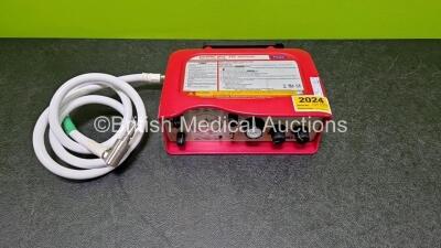 Smiths Medical ParaPAC Plus 310 Transport Ventilator MR Conditional *Mfd 2016* (Cracked Case - See Photos) with 1 x Hose and 1 x Lithium Battery *SN 1605147* - 2