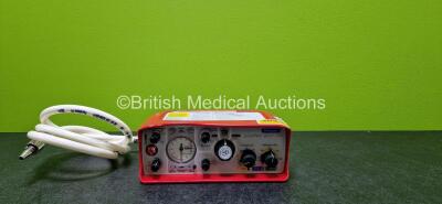 Smiths Medical ParaPAC Plus 310 Transport Ventilator MR Conditional *Mfd 2019* (Cracked Case - See Photos) with 1 x Hose and 1 x Lithium Battery *SN 1910108*