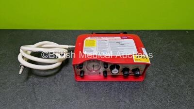 Smiths Medical ParaPAC Plus 310 Transport Ventilator MR Conditional *Mfd 2019* (Cracked Case - See Photos) with 1 x Hose and 1 x Lithium Battery *SN 1910108* - 2