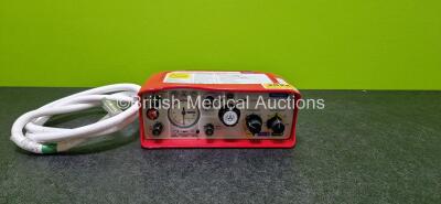 Smiths Medical ParaPAC Plus 310 Transport Ventilator MR Conditional *Mfd 2019* (Cracked Case - See Photos) with 1 x Hose and 1 x Lithium Battery *SN 1910041*