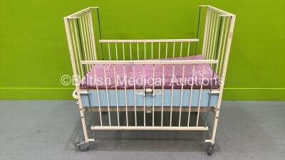 Huntleigh Infant Cot with Mattress *SN 31300*