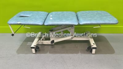 Plinth 2000 Hydraulic 3-Way Patient Couch - 1 x Rip to Cushion (Tested Working)