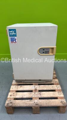 Sanyo Co2 Incubator MCO-17AIC(U) (Unable to Power Test - No Electrical Plug)