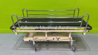 Huntleigh Ref 42000 Hydraulic Patient Trolley with Mattress (Tested Working) *545288*