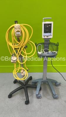 1 x Datascope Duo Patient Monitor with SpO2 Sensor on Stand (Powers Up) and 1 x Regulator Mobile Stand with Hose *MD08169-E8*