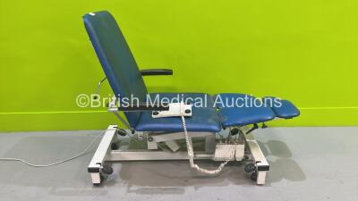 Plinth 2000 Electric Patient Examination Couch with Foot Controller (Powers Up - Rips to Cushions) * S/N NA*