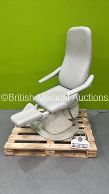 Stern Podia Arcadia Electric Podiatry Chair with Foot Controller (Powers Up - Limited Movement) *na*