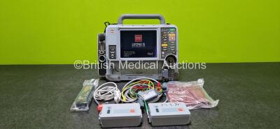 Physio-Control Lifepak 15 Monitor / Defibrillator *Mfd 2010* Ref 99577-000025, P/N - V15-2-000030 Including Auxiliary, Pacer, SpO2, CO2, NIBP, ECG and Printer Options (Powers Up Intermittently, Loose/Damaged Printer and Damaged Case - See Photos) with 1 x