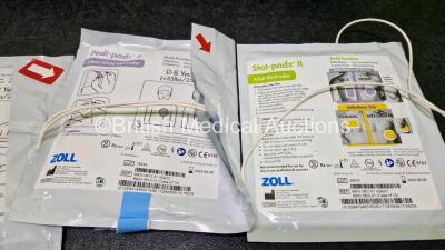 2 x Zoll AEDPro Defibrillators (Both Power Up) in Carry Cases with 2 x 3 Lead ECG Leads, 4 x Zoll Electrodes *2 x Expired* and 2 x LiMnO2 Batteries *SN AA14J033892 / AA09C013174* - 7