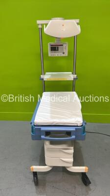 Drager Infant Resuscitaire 8004 with Mattress (Powers Up with Error 16 - Incomplete) *ARRB-0083*