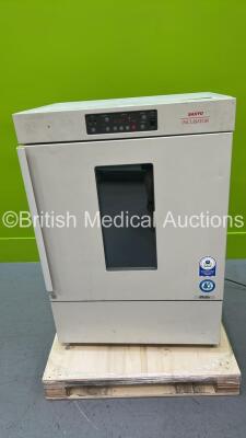 Sanyo MIR-153 Incubator (Powers Up)