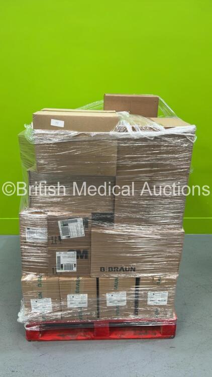 Pallet of Mixed Consumables Including Ambu Ultraseal Face Masks, B-Braun SpaceLine SafeSets and Lantor Formflex Natural Padding Bandages (Majority Out of Date) *RAK*