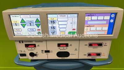 Valleylab ForceTriad Electrosurgical / Diathermy Unit Version 4.00 on Stand (Powers Up) - 2