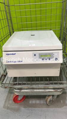 eppendorf 5804 Centrifuge (Powers Up, Cage Not Included) *S/N 5804XH813586*