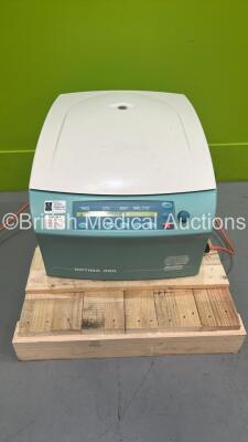 Hettich Rotina 380 Centrifuge Ref 1701 (Powers Up) *S/N 0001955-04* **Mfd 2013**