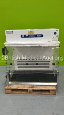 Bigneat Excel Plus 1200 Fume Cabinet (Powers Up)