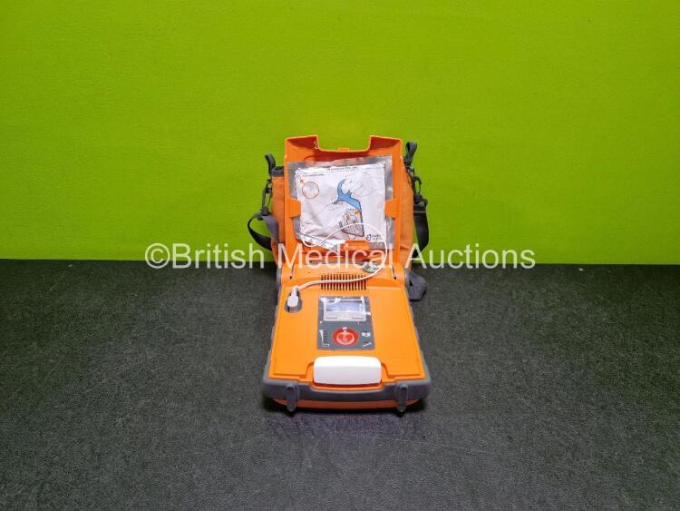 Cardiac Science Powerheart G5 Defibrillators *Mfd 2014* Ref G5S-02P0 (Powers Up) in Case with 1 x Li-ion Battery *SN M00000007808*