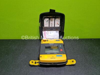 Medtronic Lifepak 1000 Defibrillator (Untested Due to No Battery, Faulty Screen - See Photo) in Case