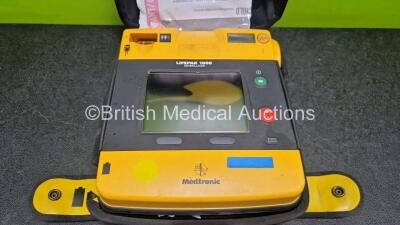 Medtronic Lifepak 1000 Defibrillator (Untested Due to No Battery, Faulty Screen - See Photo) in Case - 3