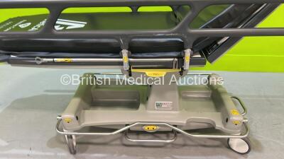 Anetic Aid QA3 Hydraulic Patient Couch with Mattress (Tested Working) *3887* - 3