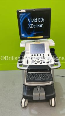 GE Logiq E9 XDClear Flat Screen Ultrasound Scanner *S/N VE98836* **Mfd 2014** Software Version 113 Revision 1.8 (Powers Up - Not Locking in Parking Position) *