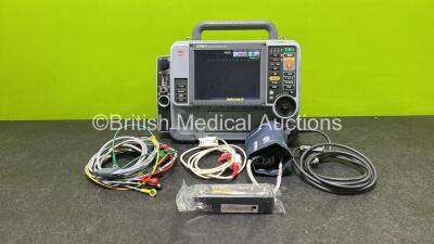 Medtronic Physio-Control Lifepak 15 12-Lead Monitor / Defibrillator *Mfd 11/02/2016* Ref - 99577-001388, P/N - V15-5-000013, Software Version - 3313494-009 with Pacer, Auxiliary Power, CO2, SPO2, NIBP, ECG and Printer Options, 4 and 6 Lead ECG Lead, SPO2 