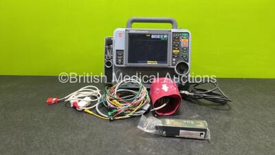 Medtronic Physio-Control Lifepak 15 12-Lead Monitor / Defibrillator *Mfd 22/10/2020* Ref - 99577-001388, P/N - V15-5-000013, Software Version - 3313494-011 with Pacer, Auxiliary Power, CO2, SPO2, NIBP, ECG and Printer Options, 4 and 6 Lead ECG Lead, SPO2 