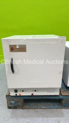 Mallinckrodt Medical M40S Warming Cabinet (Powers Up - Door Not Sealing) ***RAK***