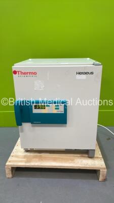 Thermo Scientific Heraeus - Incubator (Powers Up)