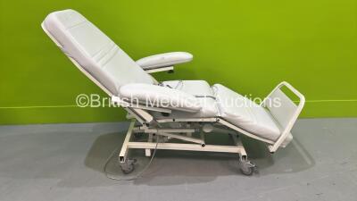 Digiterm Comfort-4 eco Electric Therapy Chair with Controller (Powers Up - Not All Functions Working - Damaged Arm Rest - See Pictures)