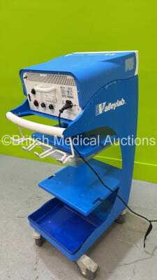 Valleylab ForceTriad Electrosurgical / Diathermy Unit Version 4.00 on Trolley (Powers Up) - 4