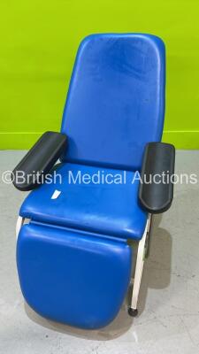 Plinth 3-Section Patient Examination Couch with 2 x Side Rests - 4