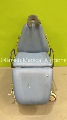 rini Electric Patient Chair with Controller (Powers Up - Cushion Damaged)