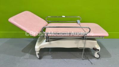 Huntleigh Patient Examination Couch (Cut Power Supply - Damaged Hinge - See Pictures - Spares and Repairs)