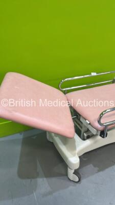 Huntleigh Patient Examination Couch (Cut Power Supply - Damaged Hinge - See Pictures - Spares and Repairs) - 6