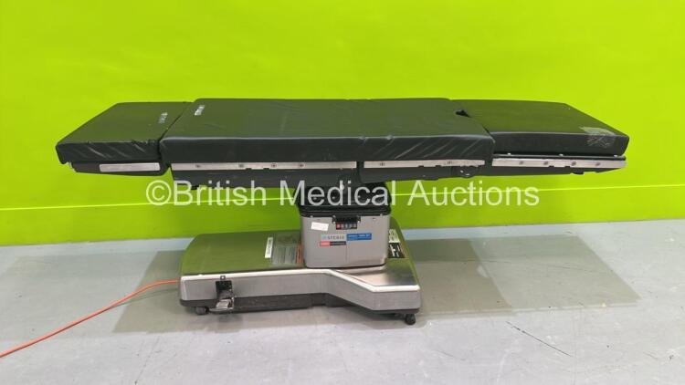 Steris Amsco 3085 SP Electric Operating Table with Cushions (Powers Up) *S/N B406905020*