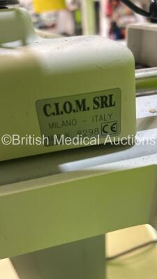 CIOM SRL Keratometer on Table (Powers Up with Good Bulb) - 9