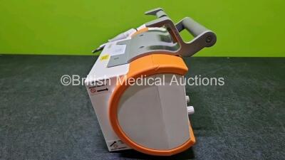 Drager Oxylog 3000 Plus Transport Ventilator Software Version 01.08 *Mfd 2014* Ref 5704811-18 (Powers Up, Damaged Casing - See Photo) with 1 x Lithium Battery and 1 x Hose - 10